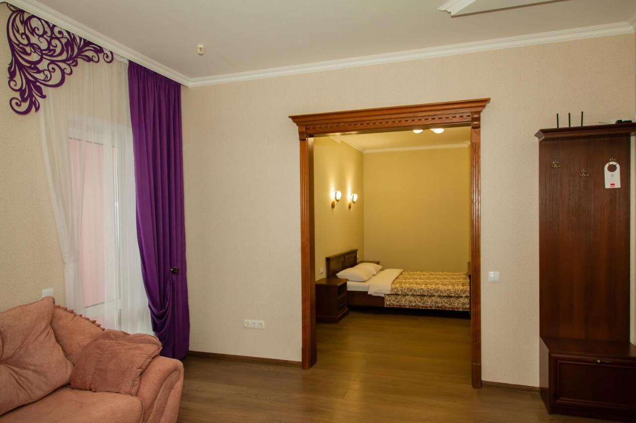 Sn Hotel Starokostyantyniv Exterior photo