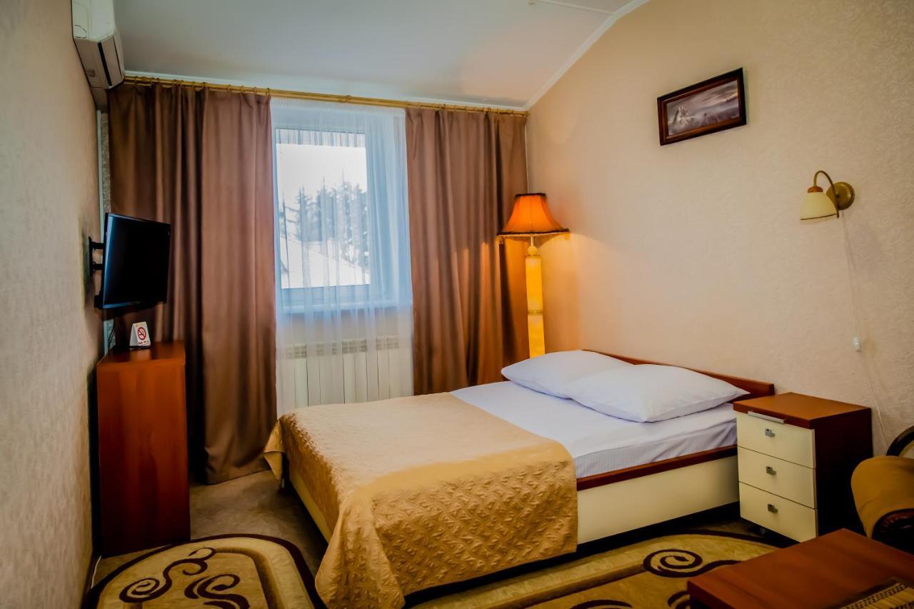 Sn Hotel Starokostyantyniv Exterior photo
